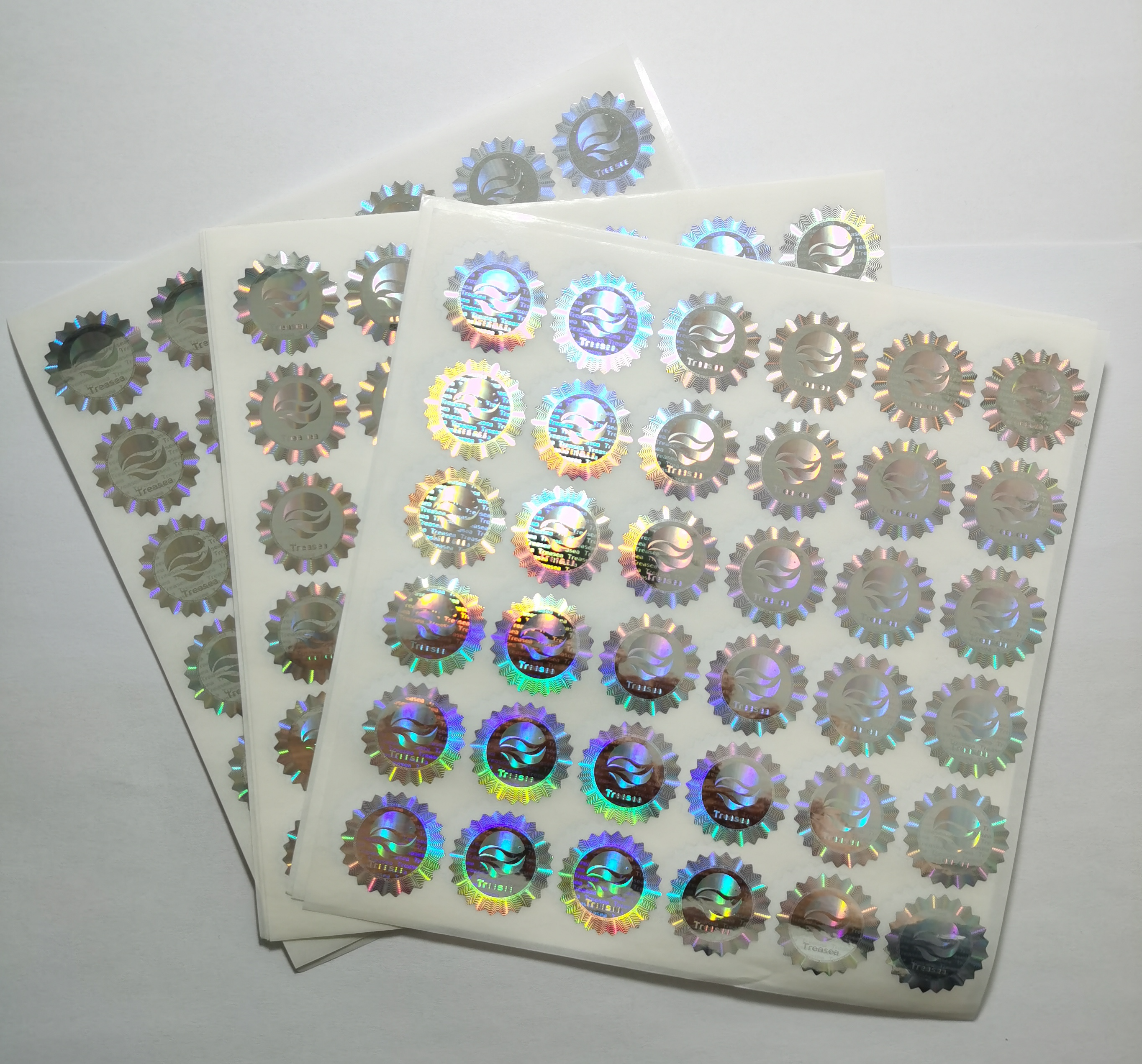 Silver dot matrix holographic sticker is fragile at one time