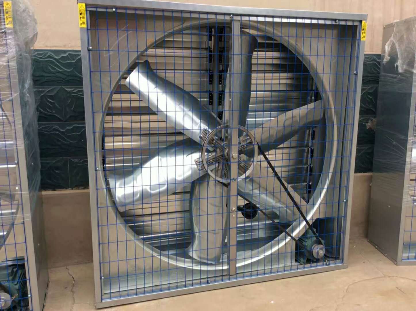 Ventilador de escape de techo automático de hoja cerrada de 50 pulgadas resistente al polvo y a la lluvia